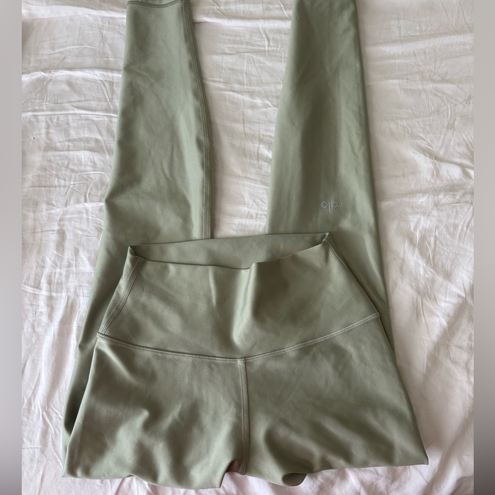 Alo Soft Green Leggings 🥝
